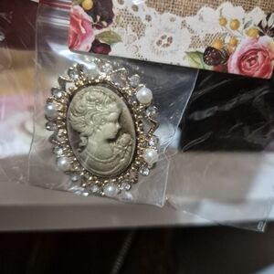Fashion Jewelry Gold and White Cameo Brooch